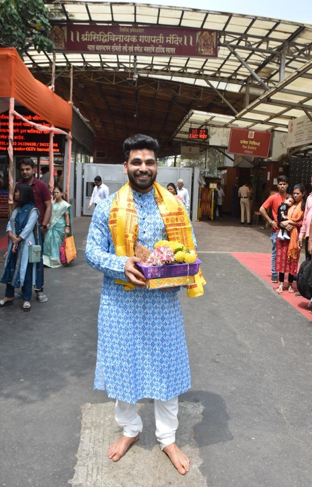 Shiv Thakare delves into faith at Siddhivinayak Temple. 