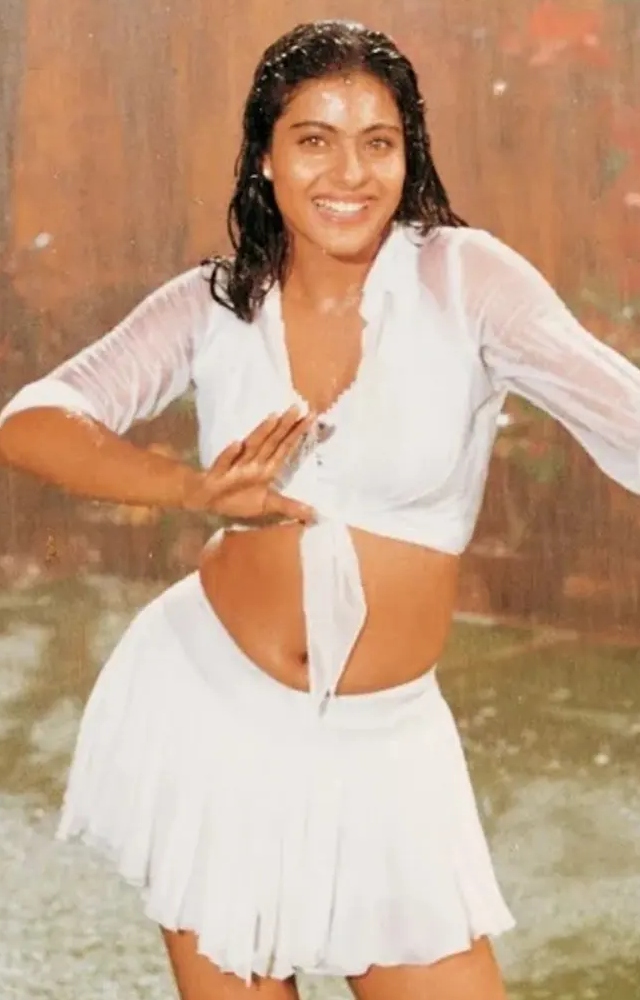 The song `Mere Khwabon Mai Jao Aayein` will always be remembered with this outfit by Kajol. Designed by Manish Malhotra