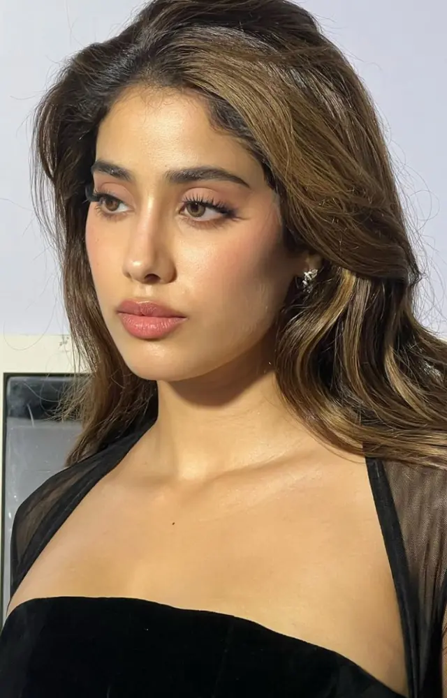 Whether she`s gracing the red carpet or casually stepping out, the actress always catches attention.