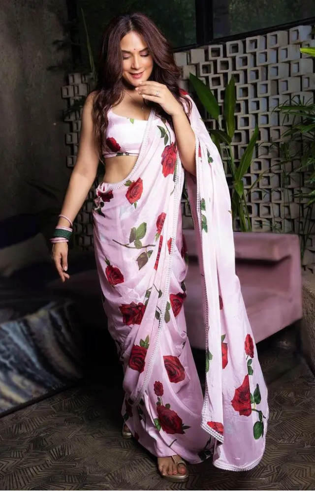She looked pretty with a dewy make-up look and matching bangles