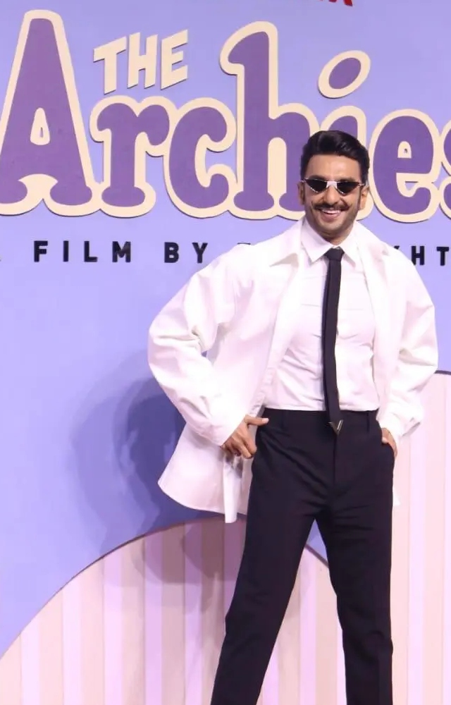 Big claps for Ranveer Singh for not going with the usual choice of a black suit. This fashion icon knows how to jazz it up.