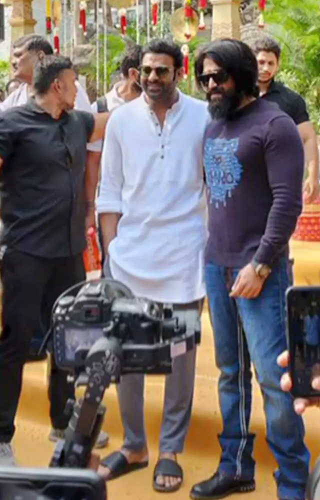  The Movie starring Prabhas in the lead role, Prithviraj. Shruti Haasan, Jagapati Babu, Eshwari Rao, and Sriya Reddy are the other actors in the film.