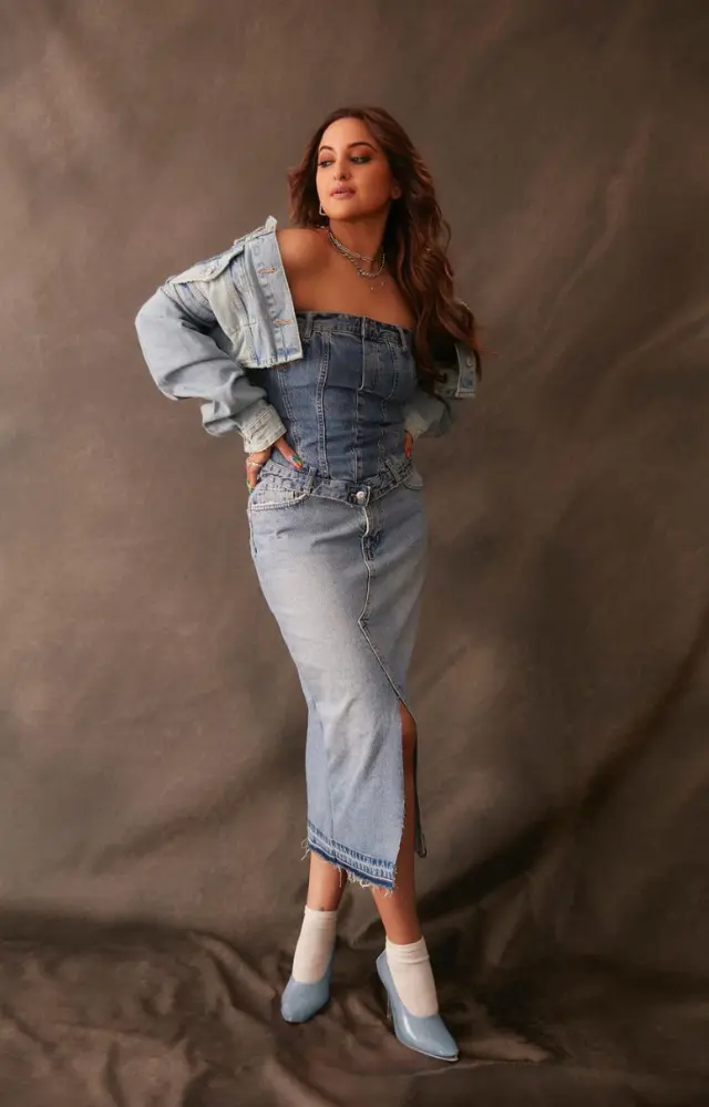 Sonakshi stars in an all-denim look by wearing a strapless denim bustier, teamed with a front-cut slit skirt and a short denim jacket.