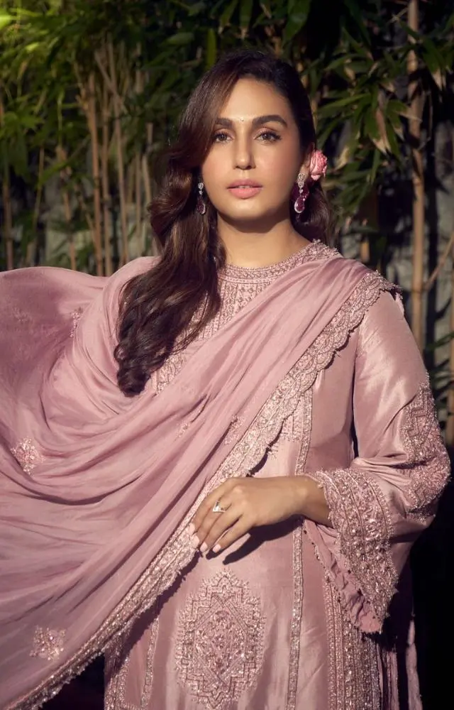 Sonakshi`s blushing bridesmaid Huma