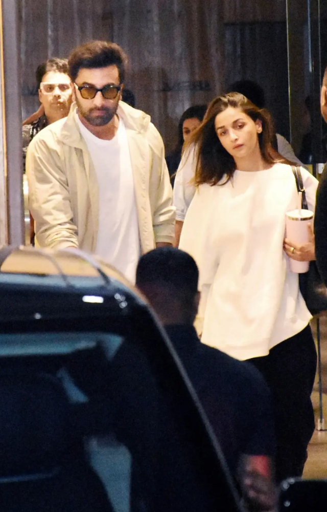 Ranbir Kapoor and Alia Bhatt were spotted at the Mumbai airport after they returned from the Filmfare Awards 2024.