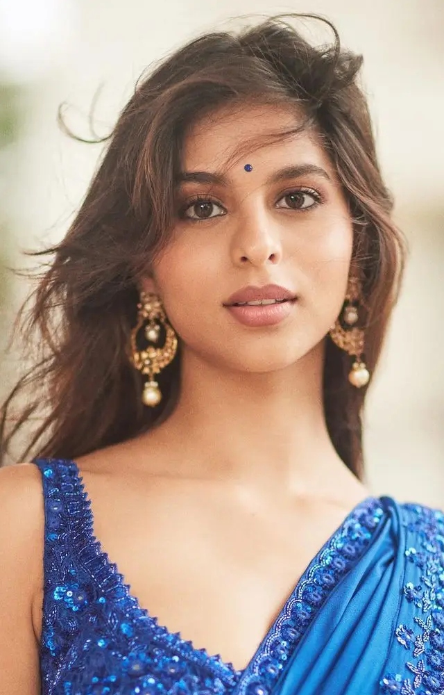 Suhana Khan chose natural glam with her hair left open!