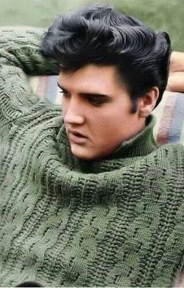 Yes, rich fans have bought Elvis Presley’s and Marilyn Monroe’s hair for lakhs—some even preserve it in glass vaults.
