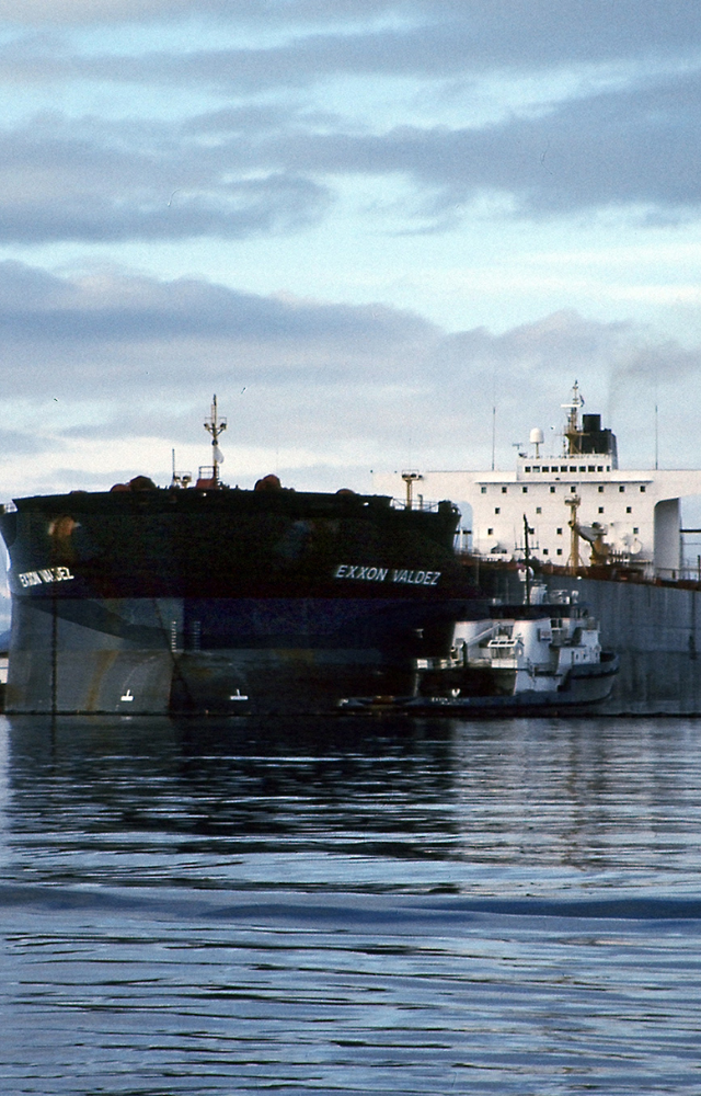 This 1989 spill devastated Alaska’s coast, with cleanup and lawsuits costing Exxon tens of thousands of crores.
