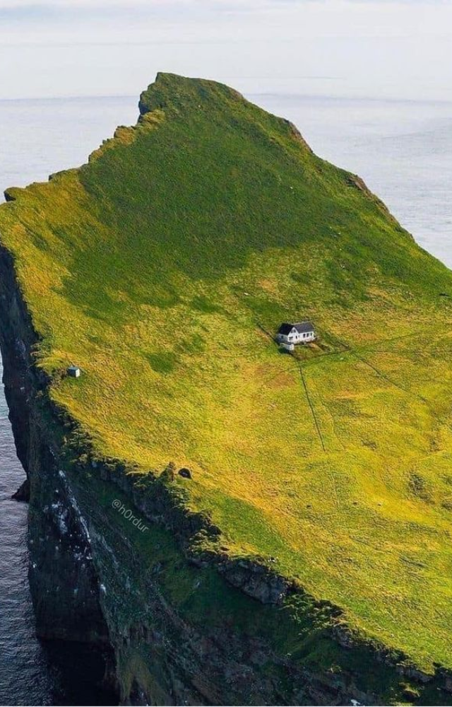 A single hunting lodge sits on this remote island, once used by one Icelandic family for puffin hunting and deep solitude.
