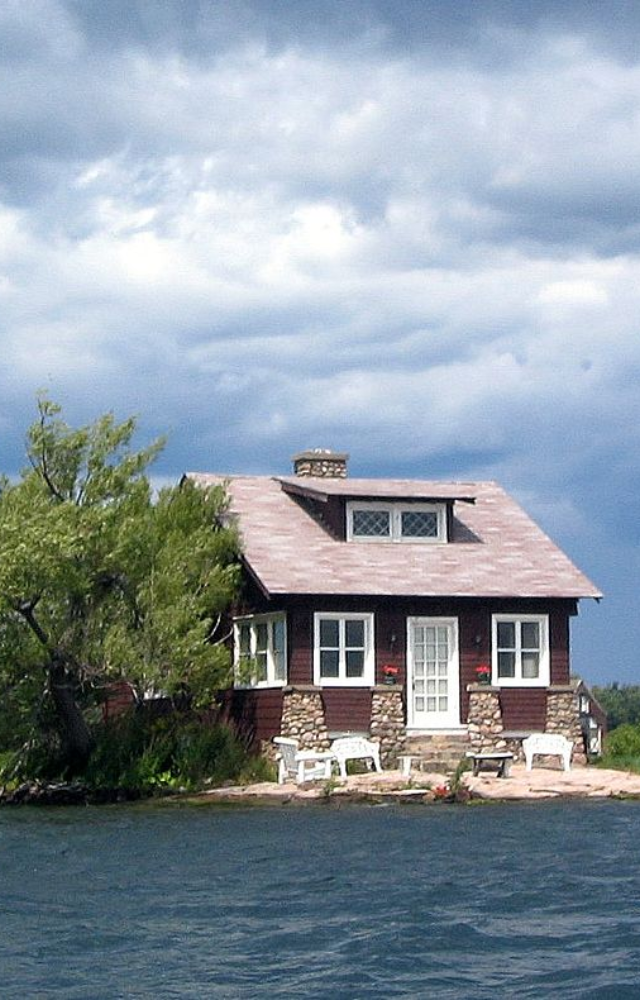 Owned by the Sizeland family, this island has just one house and a tree—proving even the tiniest land can be called home.
