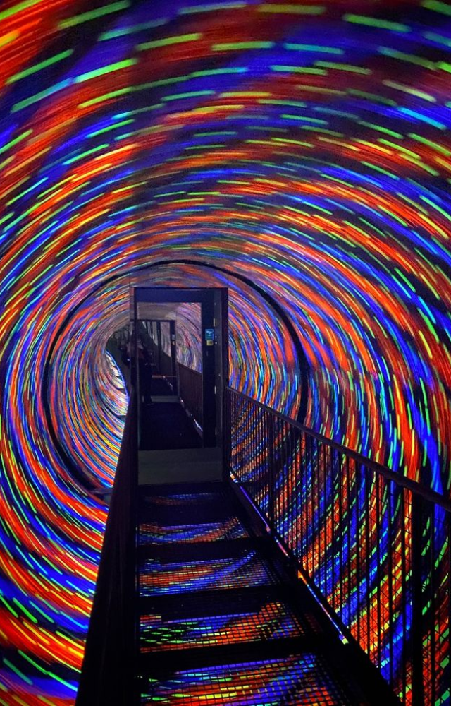 A spinning tunnel of light that stays still—only the visuals rotate, making you feel like you`re falling or losing balance.
