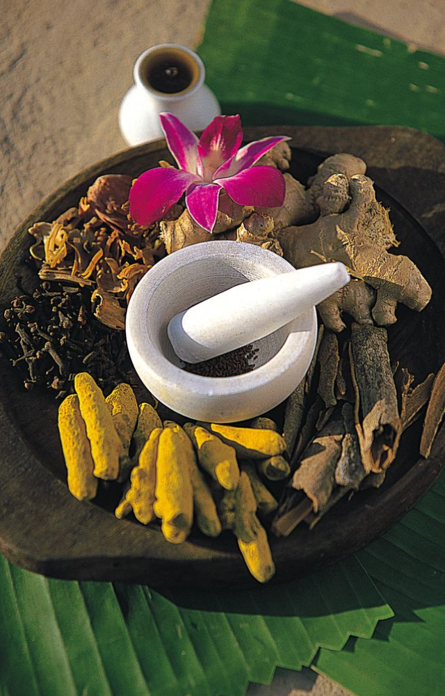 Indian queens used daily warm oil massages—called Abhyanga—to stimulate lymph flow, nourish skin, and promote longevity.
