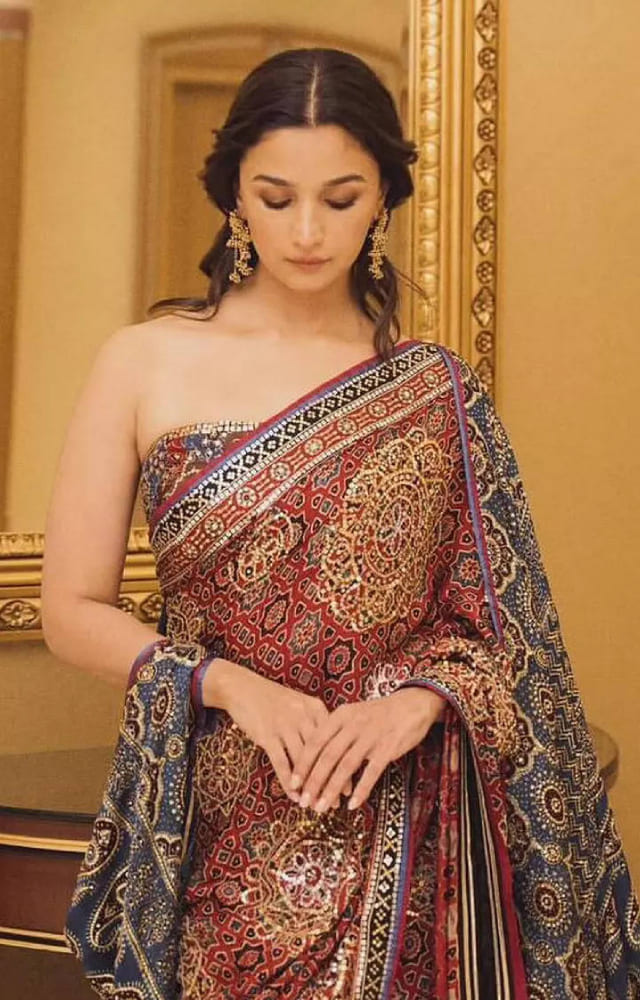 Alia Bhatt`s UAE look exuded royalty and sophistication. Her Ajrakh saree is an ode to traditional Indian block prints and craftsmanship.