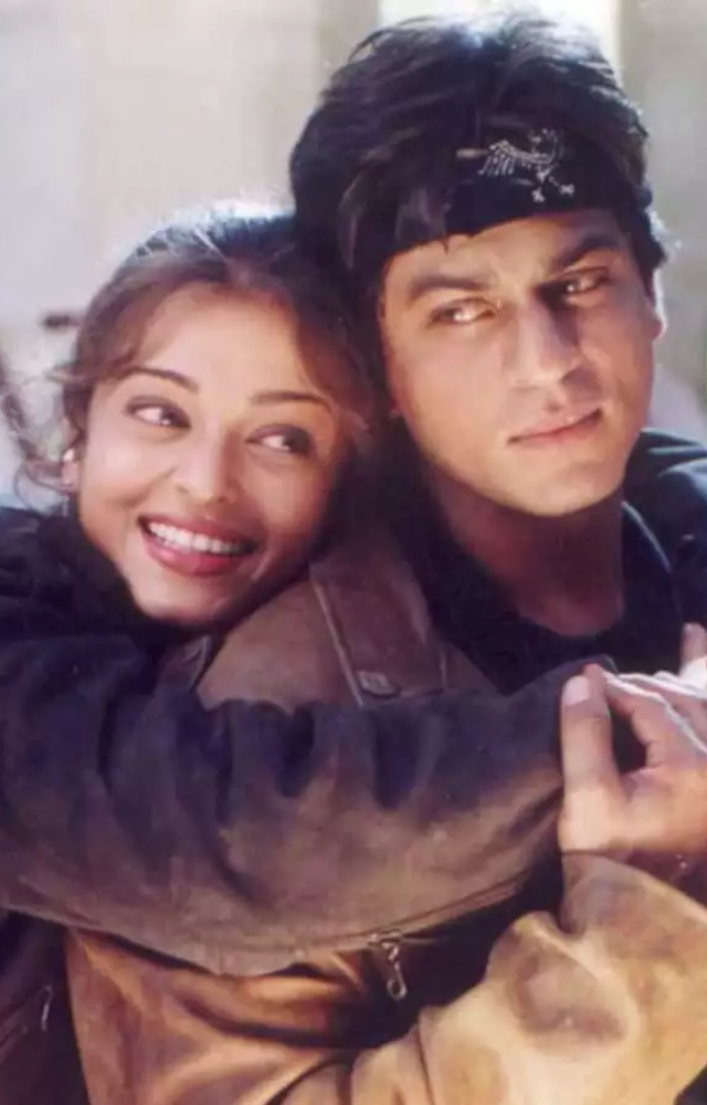 Shah Rukh Khan and Aishwarya Rai Bachchan play twins with a strong brother-sister bond. Their dynamic is a highlight of the film.