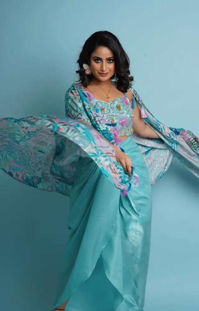 In one of the Weekend Ka Vaar episodes Aishwarya wore a stunning blue dress