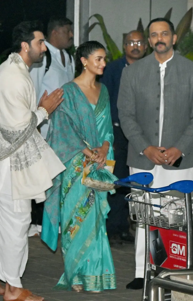 Alia`s saree was adorned with intricate embroidery depicting pictures of Lord Ram, the sacred Ram Setu, adding a touch of cultural richness to the occasion.