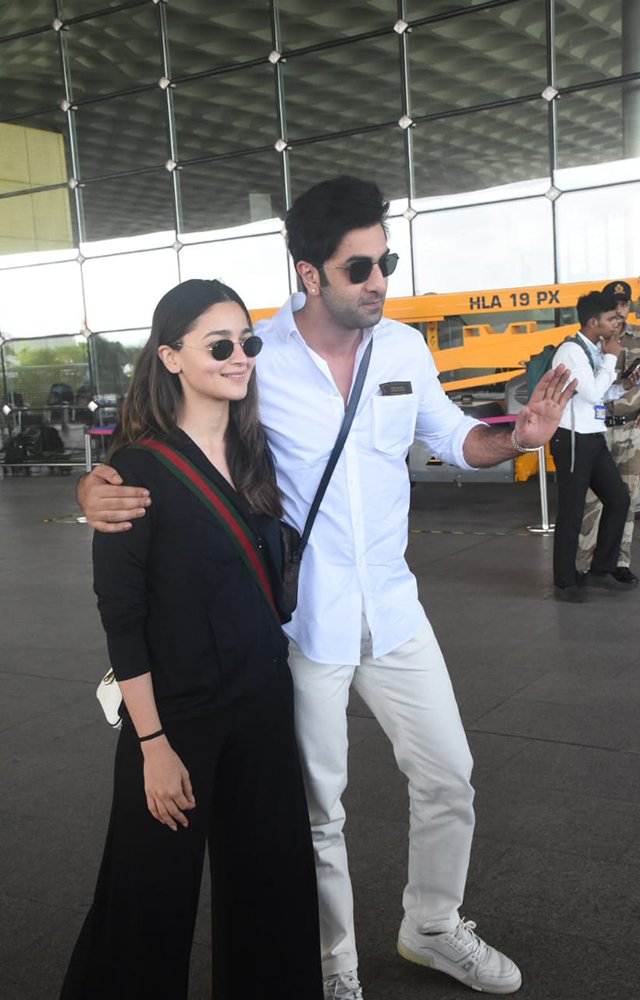 Alia Bhatt and Ranbir Kapoor`s Adorable Moments at the Airport