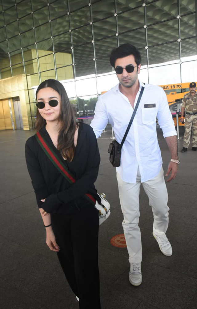 Alia Bhatt and Ranbir Kapoor`s Fashionable and Loved-up Look Revealed