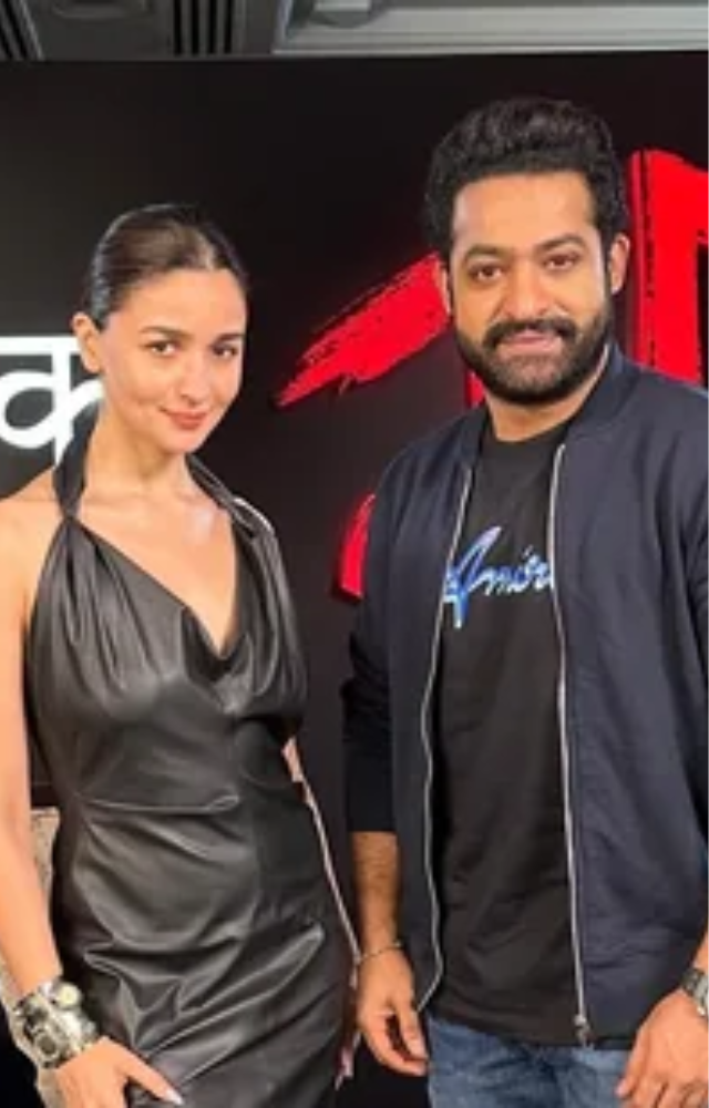 Alia Bhatt performed 'Chuttamalle' in a special interview with Jr NTR and Karan Johar, captivating everyone with her voice.
