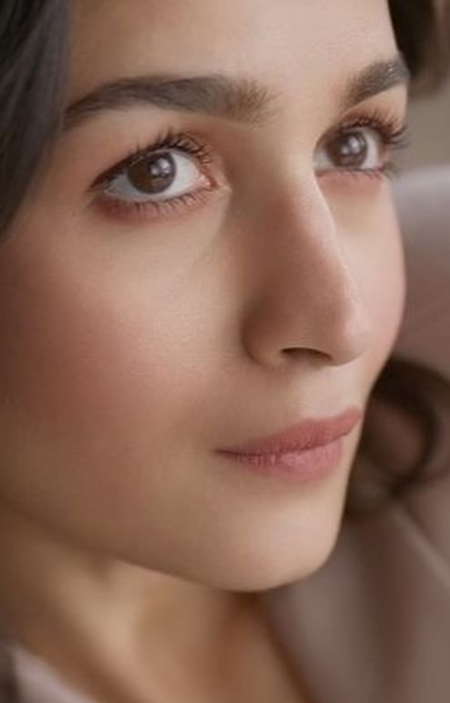 She accentuates her face with perfectly shaped, full eyebrows that highlight her features.