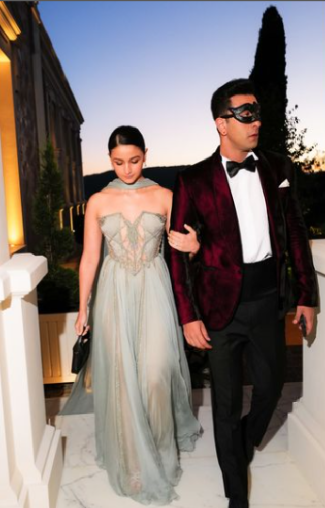 Alia Bhatt`s family sunset club fashion 