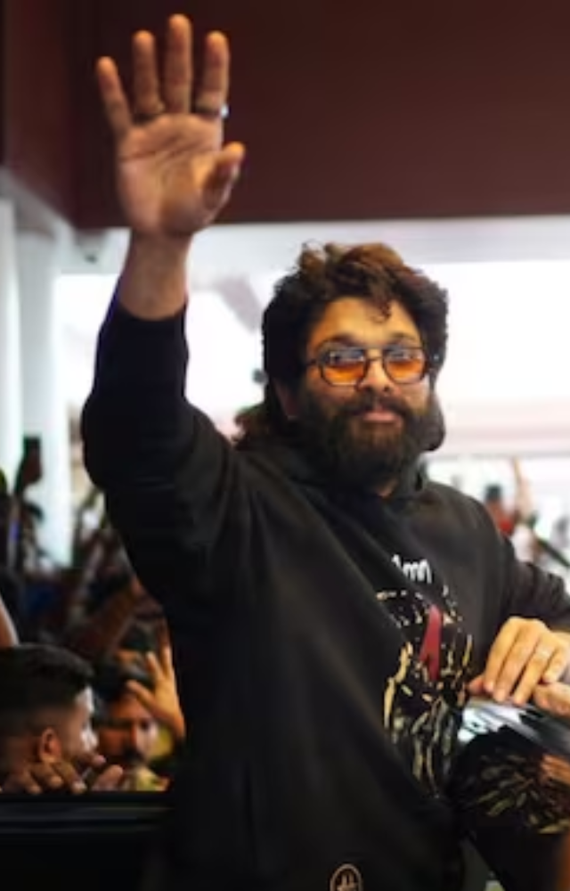 Thousands of fans gathered to catch a glimpse of the star, causing traffic jams and excitement in the streets.