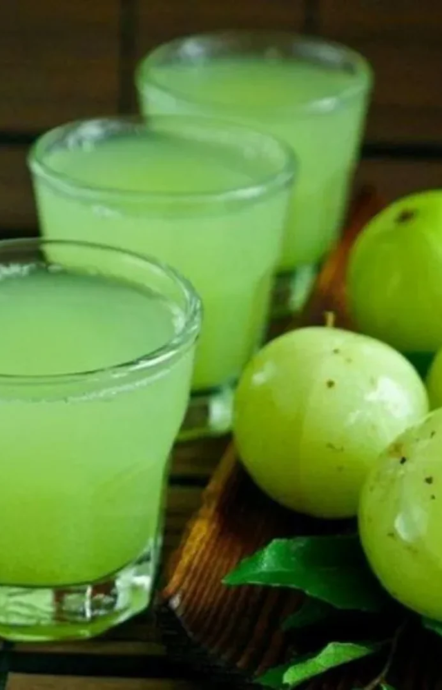 A potent source of vitamin C and antioxidants. It boosts immunity, enhances skin health, aids digestion, and supports liver function.