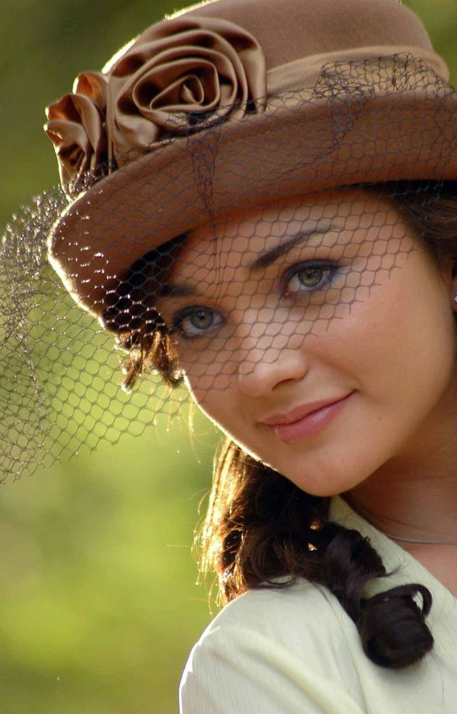 Amy Jackson has given her best performance in the movie Madrasipattanam where the `pokal pookum` song in the movie was a real hit at that time and always.
