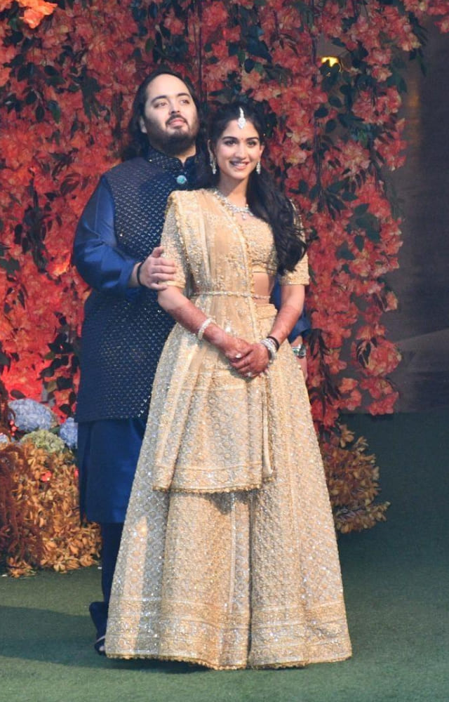 As Anant and Radhika`s D-day arrives, another rich businessman`s daughter makes her way to the Ambani family. Let`s meet Mukesh Ambani`s samdhis.