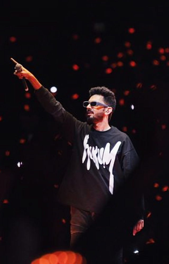 Anirudh often embraces a cool and casual look. Whether he’s performing on stage or attending events, his fashion sense reflects his laid-back yet trendy vibe