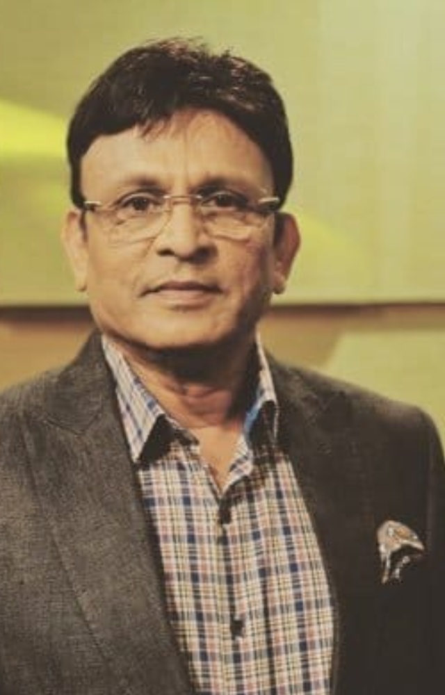 Annu Kapoor was born as Anil Kapoor on February 20. Due to financial constraints, he had to quit school after secondary education.