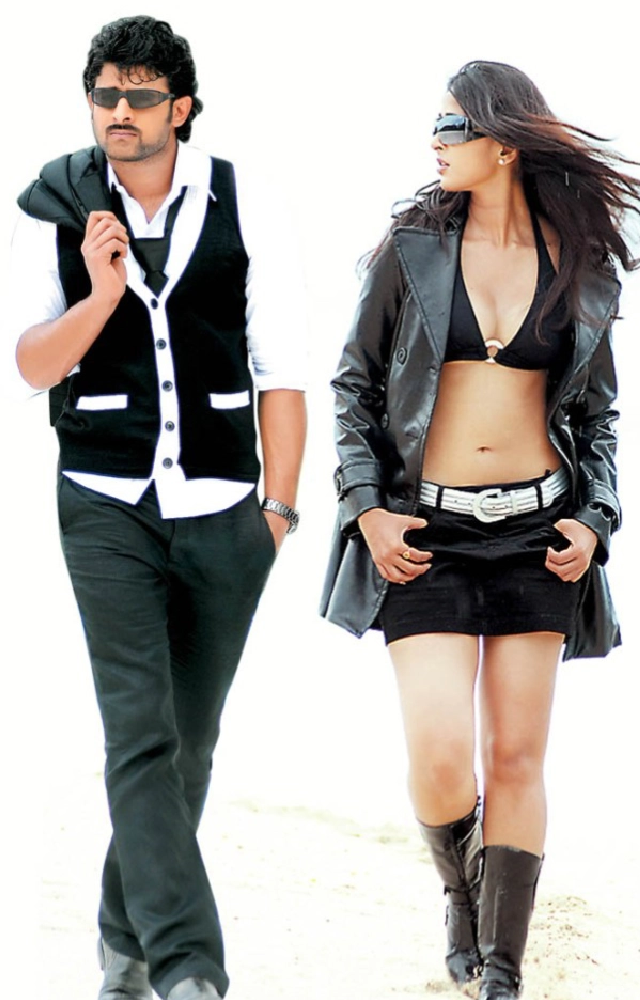Whether it was the grandeur of Mahishmati or the emotional depth of their characters, Anushka and Prabhas shared sizzling chemistry on-screen. 
