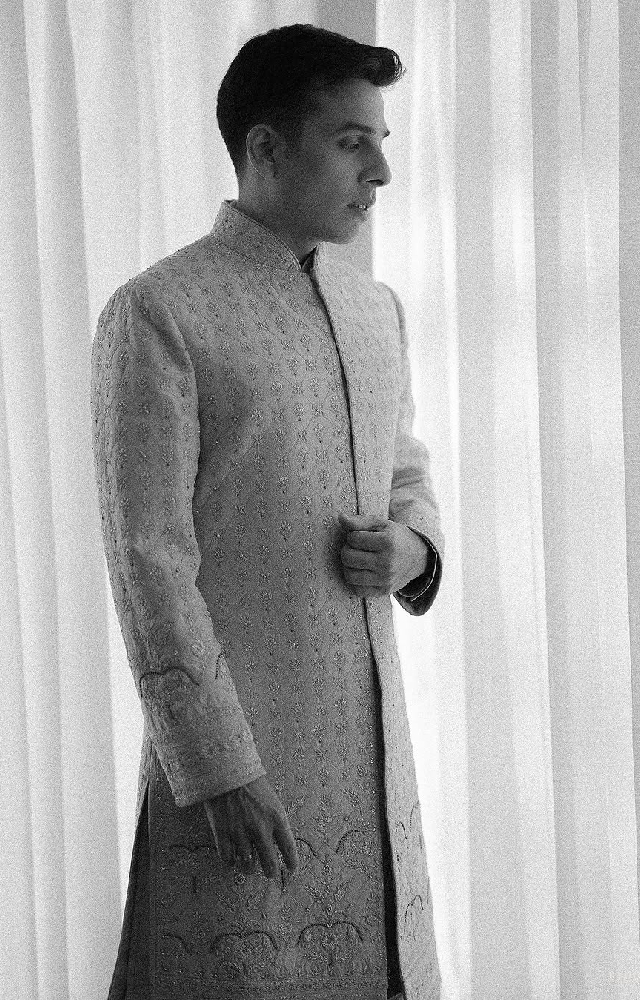 One of the well-known indie singer-songwriters, Anuv Jain, rose to prominence with his song Baarishein. He has released many independent songs after.
