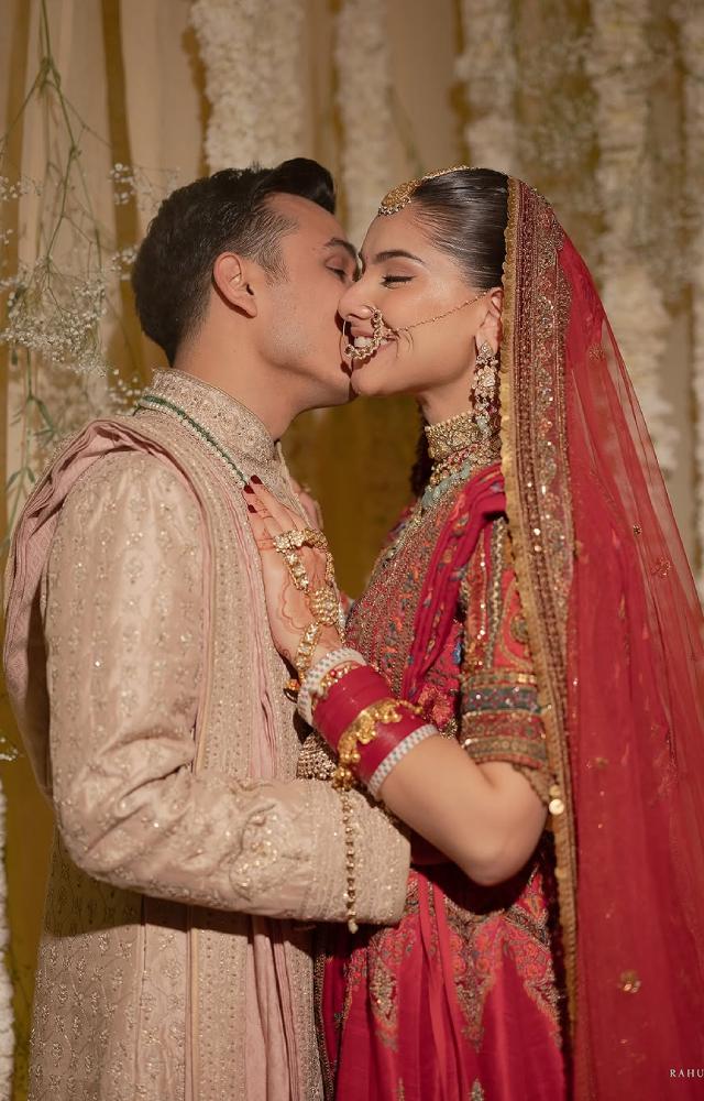 Anuv Jain-Hridi Narang Wedding Pics