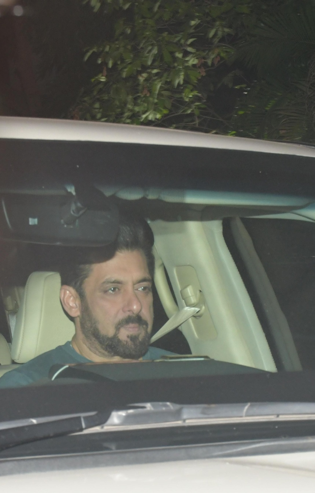 A handsome Salman Khan was seen arriving for the party late in the night. He also waved to the paparazzi upon his arrival