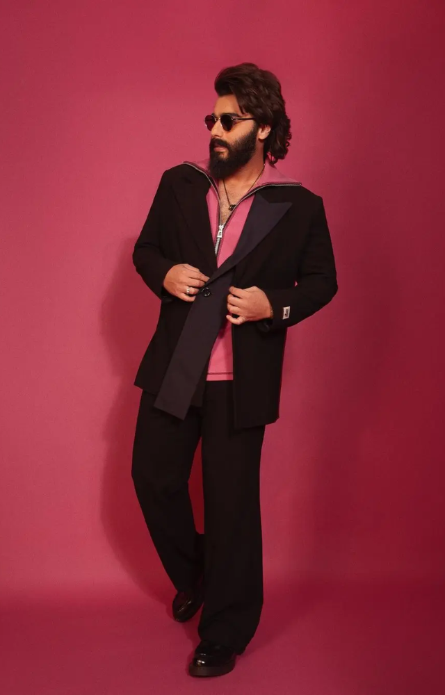 While pink is not usually seen as a 'masculine' colour, Arjun Kapoor defies that notion and effortlessly shows how it can be styled.