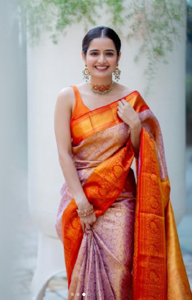 Complementing the saree, she accessorized with bangles and minimal jewelry, keeping the look elegant and understated