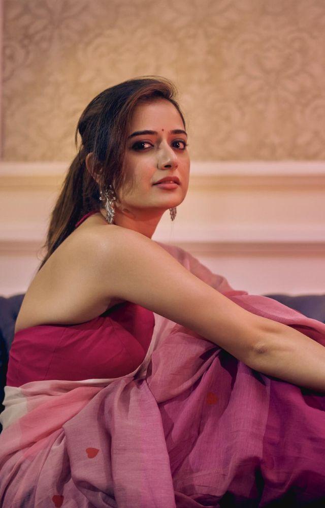 Ashika Ranganath`s Graceful Elegance