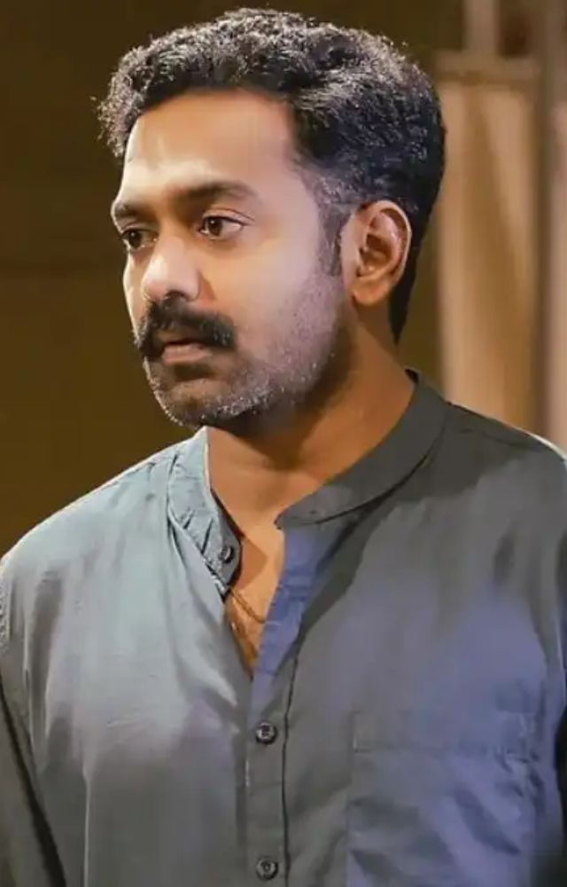 Under Dinjith Ayyathan’s direction, this film, set in Kallepathi Reserve Forest, features Ajay Chandran (Asif Ali) solving a mystery of his missing son.
