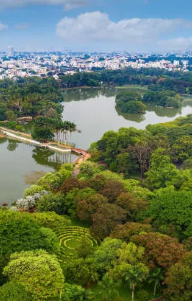 With temperatures rarely getting extreme, Bangalore has a mild climate year-round. Summers aren’t scorching, and winters are pleasantly cool.