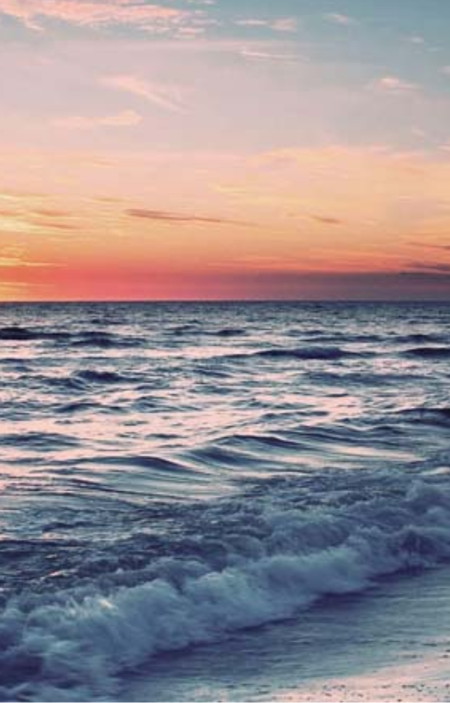  Located near Valmiki Nagar, Breezy Beach is a small and serene beach with fewer crowds. If you’re seeking calm and peace, this is a good choice