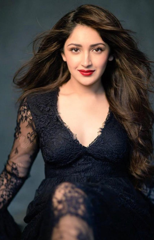 Wife of Arya, a model and actress.