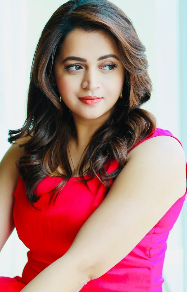 Bhavana made her debut with this Malayalam film, where she played Gauri. The movie’s success marked the beginning of her impressive career