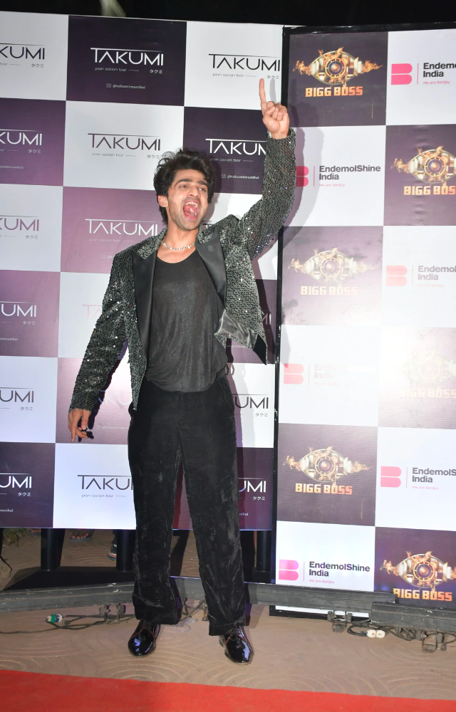 The first runner-up of the show, Abhishek Kumar, looked dapper as usual in a shining black jacket teamed with black pants and black boots.
