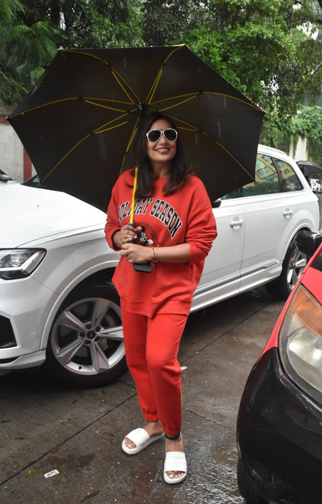 Bipasha Basu`s Day Out in Style