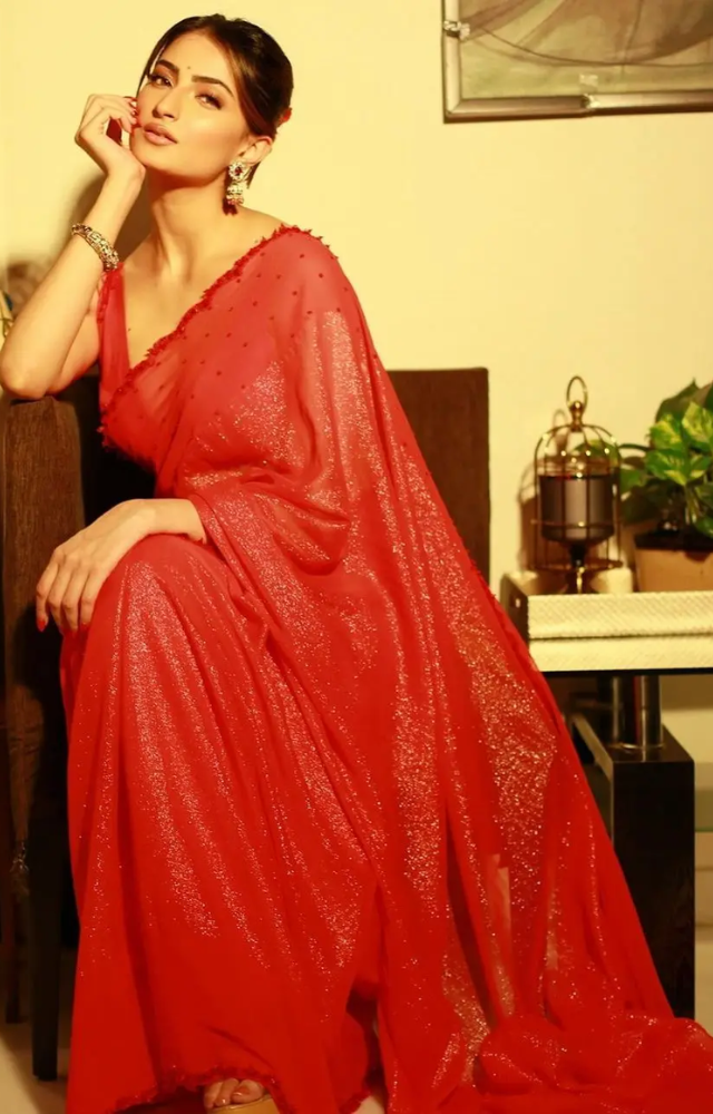 Palak Tiwari wore a beautiful saree with scalloped borders, subtle embroidery, and sequins.