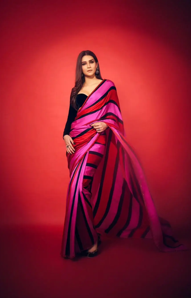 Kriti Sanon wore this gorgeous printed saree for the Umang event in Mumbai. The combination of the printed saree against the black blouse made this a standout