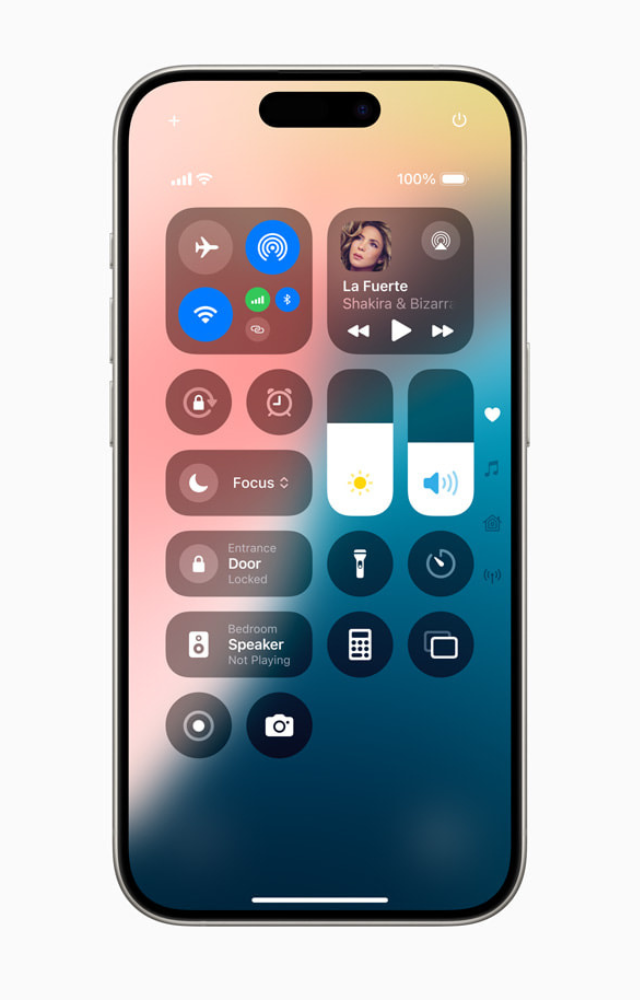 Control Center offers easier access to daily tasks with new customization and flexibility. Users can quickly access Home controls and connectivity.