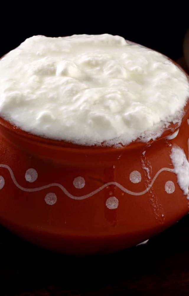 Curd is rich in probiotics, beneficial live bacteria that help balance your gut microbiome.