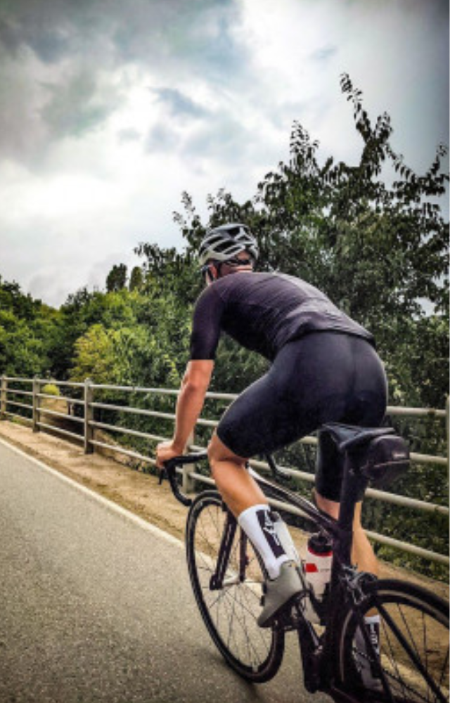 Cycling improves overall function in your lower body and strengthens leg muscles without overstressing your joint